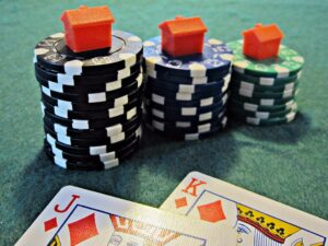 Poker chips on green table – Poker Bankroll Management